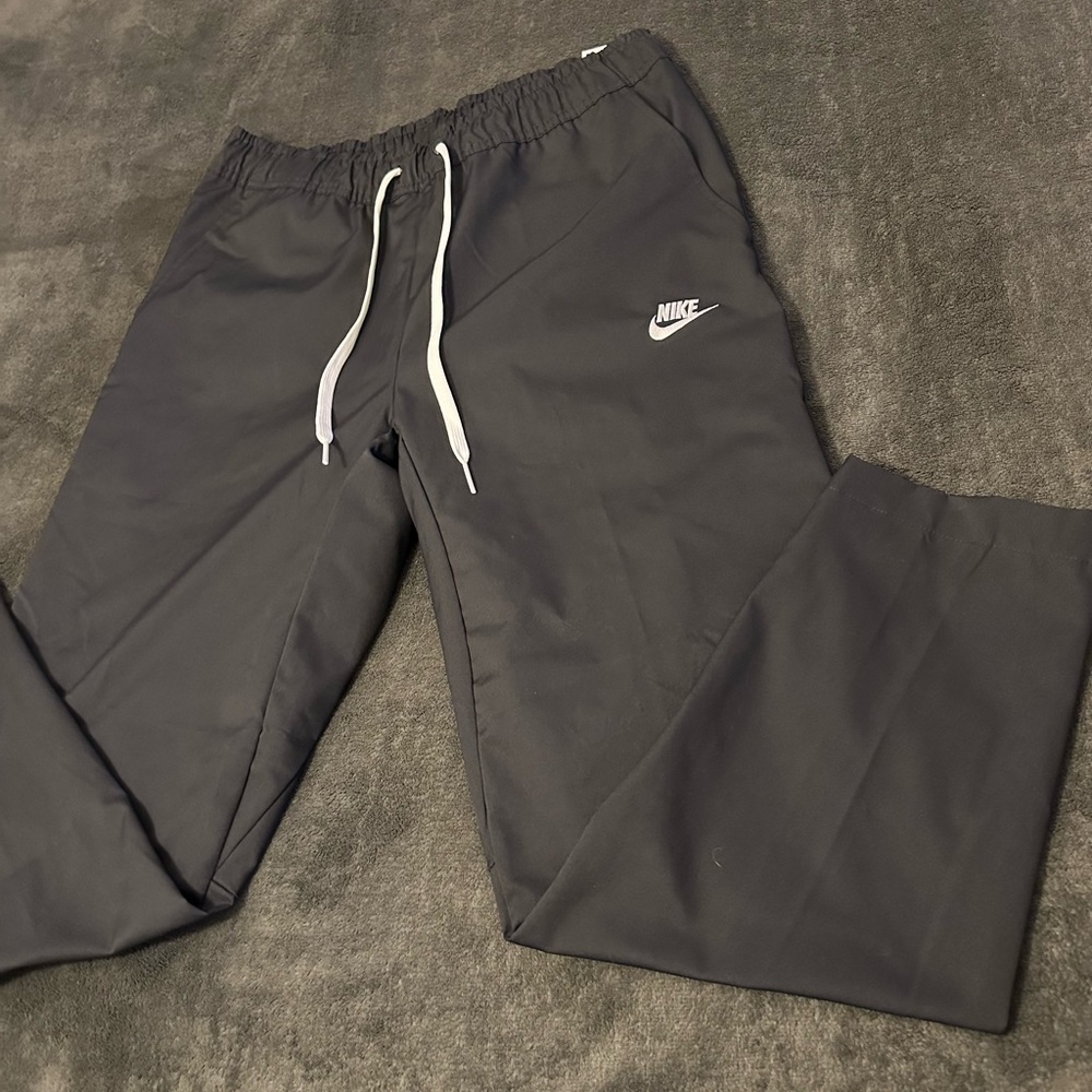 Selling men’s brand new with tags black Nike tapered trousers/pants size medium